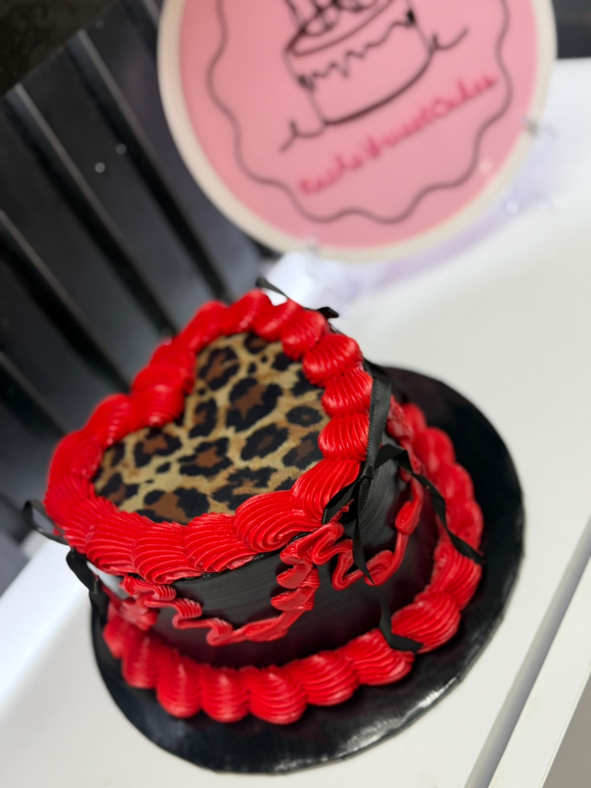 Heart Cake rojo con estampado, bizcochos por encargo en Puerto Rico